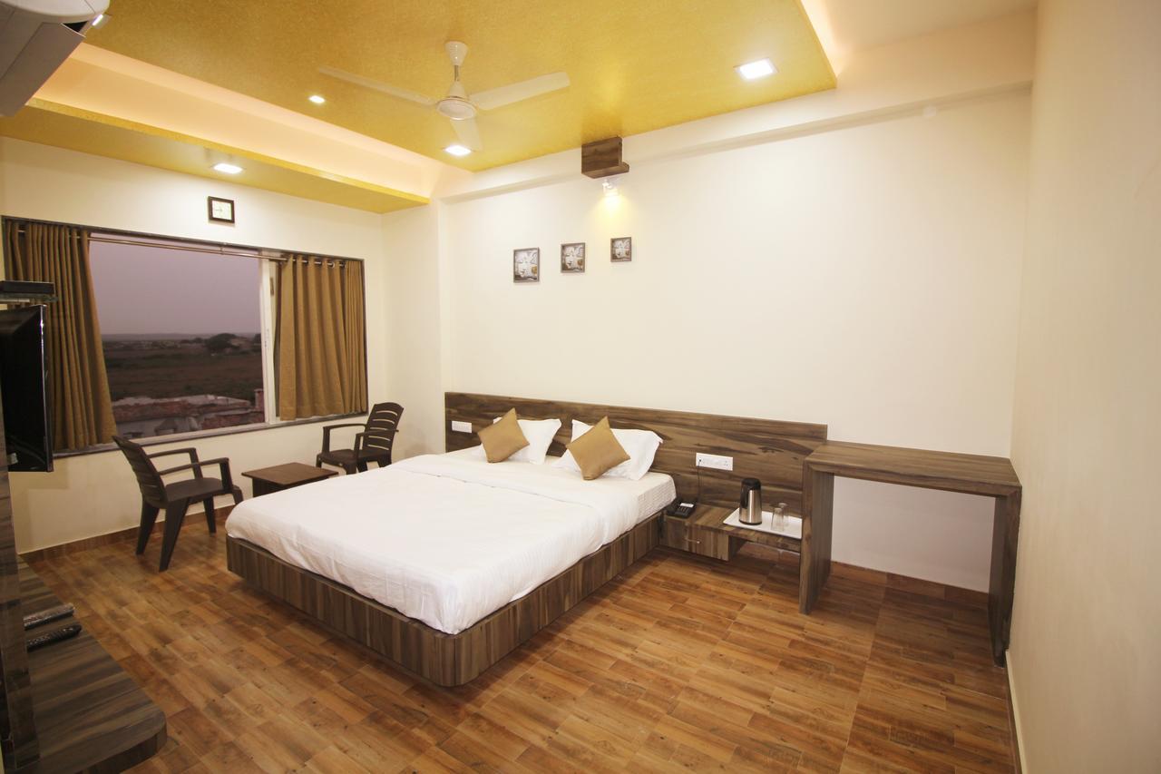 Hotel Vraj Inn Dwārka 外观 照片