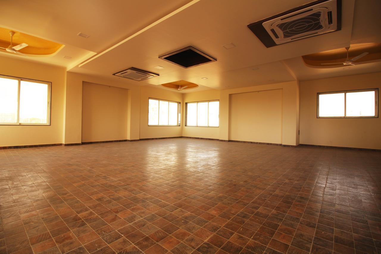 Hotel Vraj Inn Dwārka 外观 照片