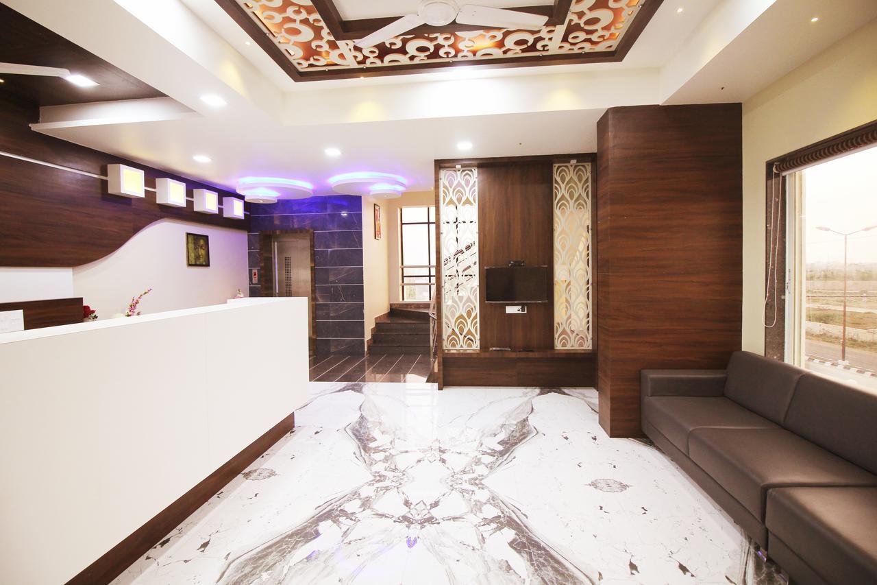 Hotel Vraj Inn Dwārka 外观 照片