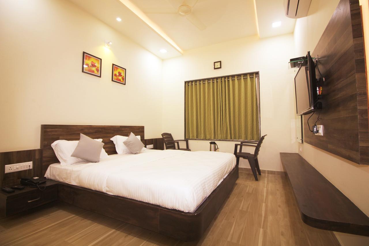 Hotel Vraj Inn Dwārka 外观 照片