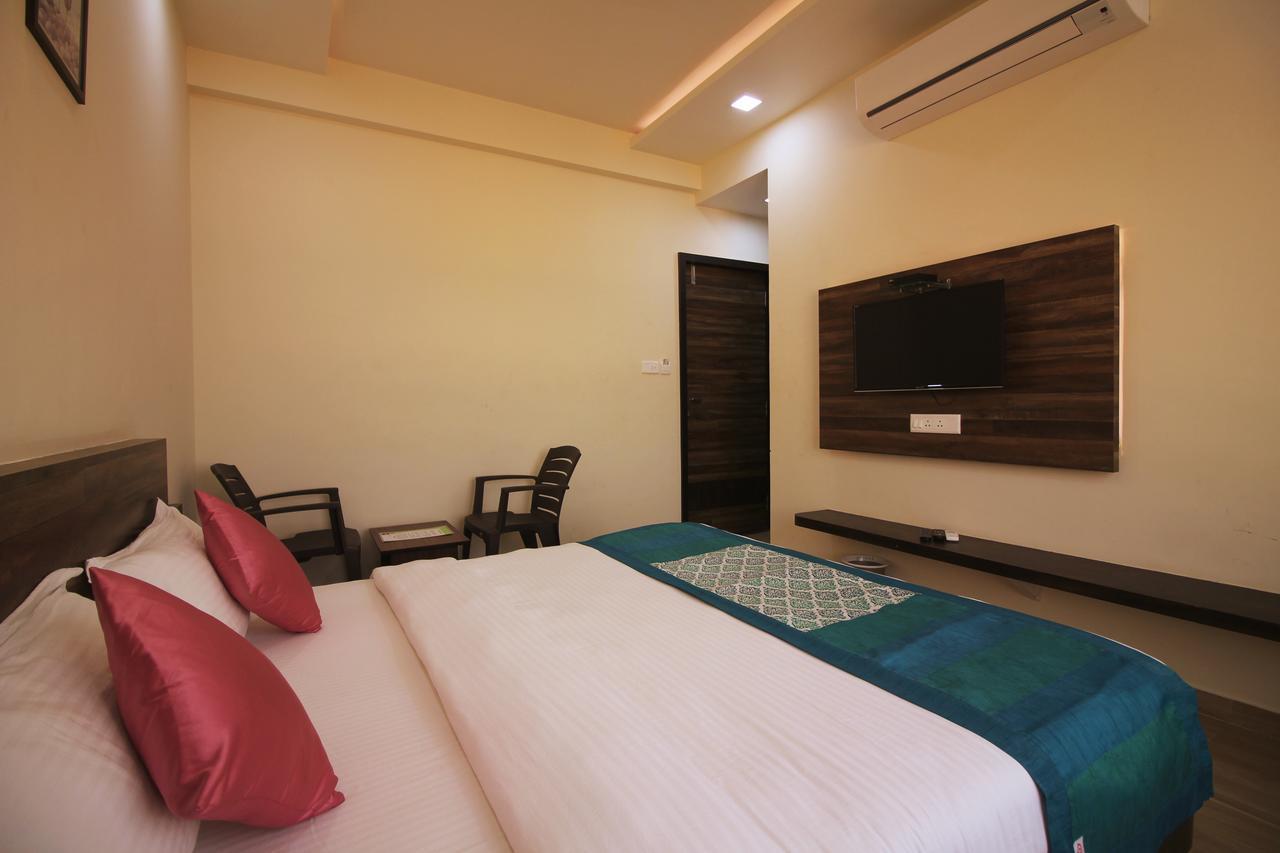 Hotel Vraj Inn Dwārka 外观 照片